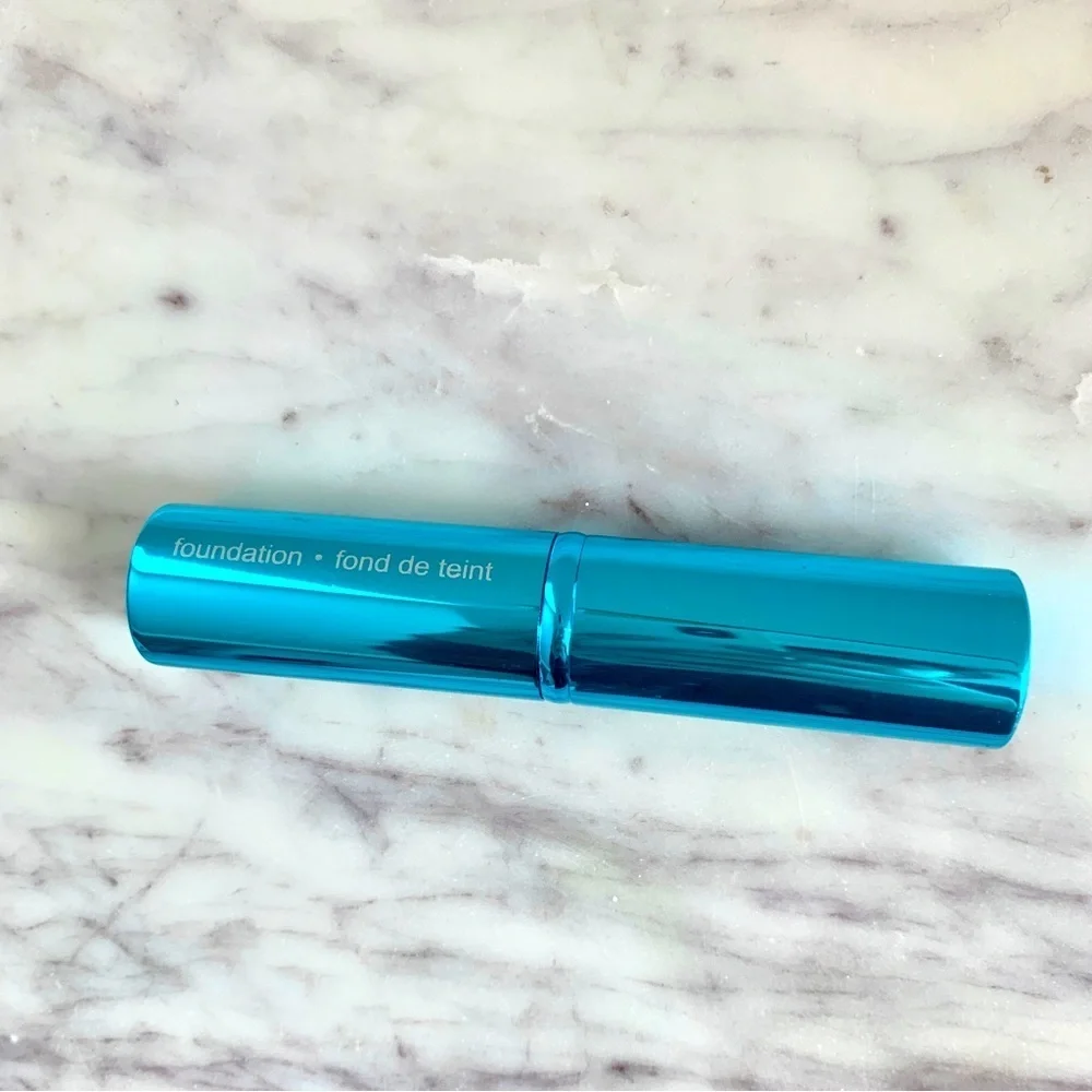 SEPHORA Blue Travel Foundation Brush with Cover